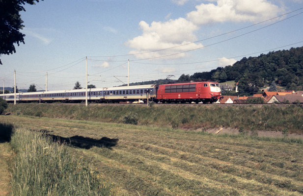 103 221 am 2.6.2002 mit IR 2104 Frankfurt - Berlin Ostbahnhof bei Kälberstädt / Eisenach