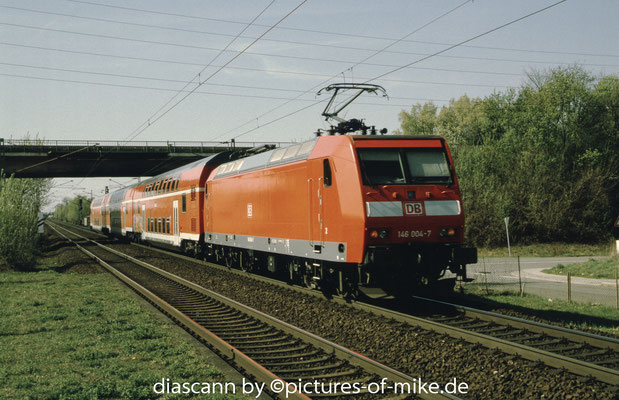 146 004 am 16.4.2003 in Lützelsachsen mit RB 28961 Bensheim - Mannheim