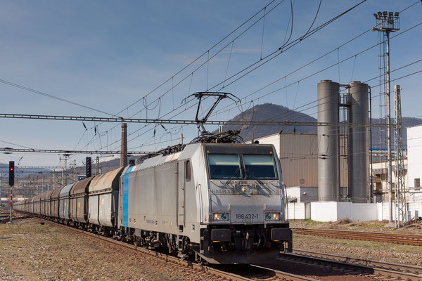 Railpool 186 432 am 3.4.2018 in Lovosice (vermietet an Unipetrol?)