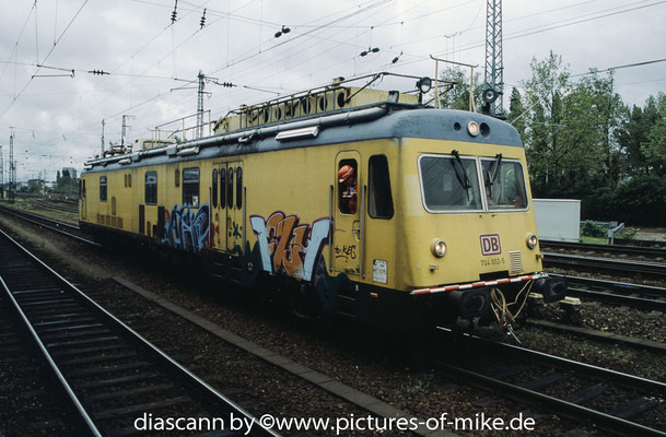 ORT 704 002 am 2.5.2002 in Mannheim Hbf.