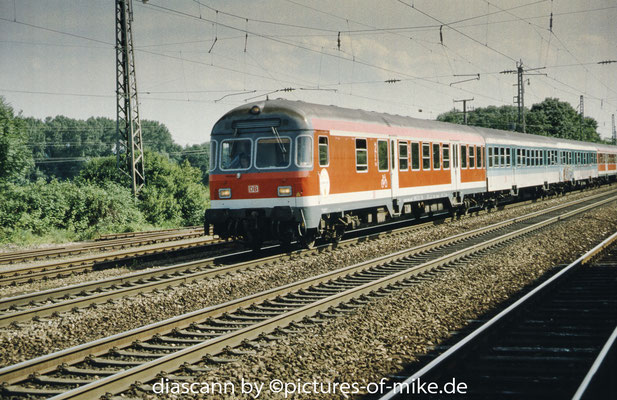 Steuerwagen "Karlsruher Kopf" am 04.06.2002 in Wiesloch-Waldorf mit RE 28882 Karlsruhe - Heidelberg