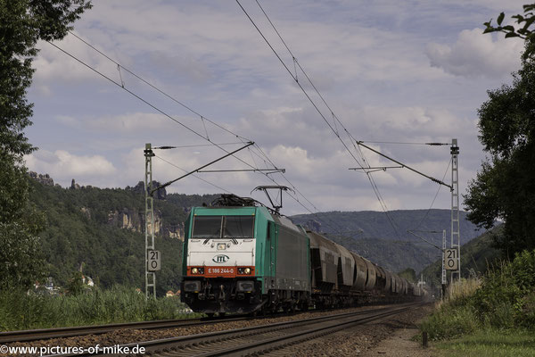 ITL 186 244 am 26.6.2016 in Krippen. Am Ende des Wagenzuges ist eine enorme Bremsstaubwolke in folge einer Zwangsbremsung zu erkennen.