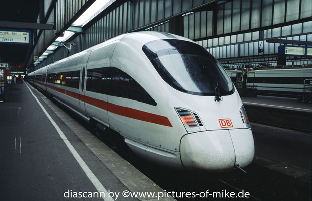 415 582 am 1.5.2002 in Stuttgart mit ICE 184