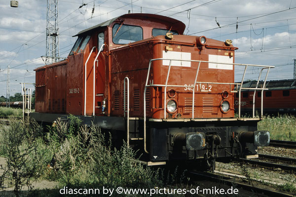 F-Nr. 17564 / 1981: 345 119 (privat) am 30.7.2004 in Bad Kleinen. Indienststellung als DR 105 119