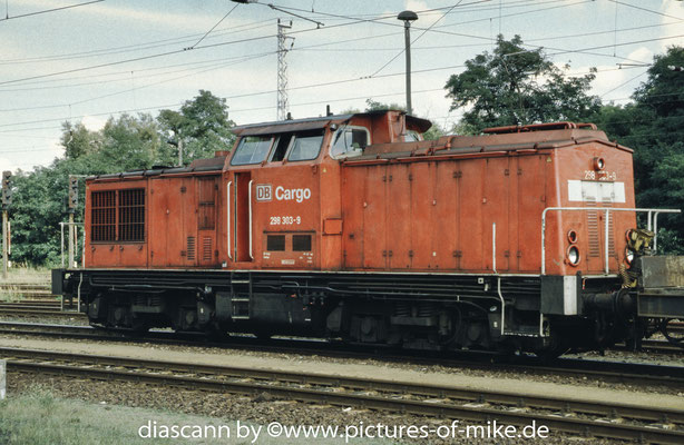 298 303 / LEW 17302, 1981 am 6.8.2002 mit Übergabe in Ruhland. ex 111 003, Umbau 19925 in 298 303