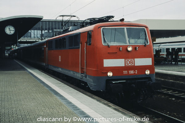 111 196 am 12.4.2005 in Heidelberg mit RB 36254 nach Frankfurt