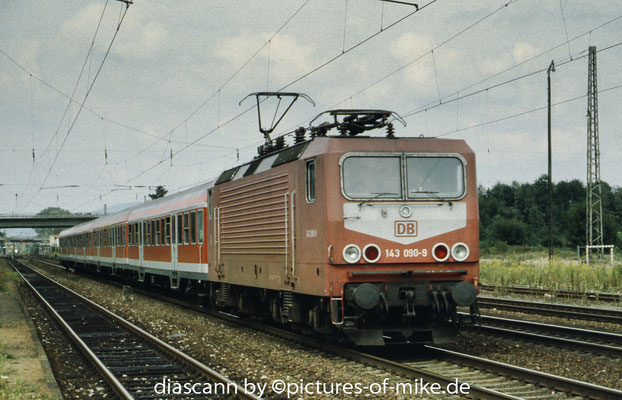 143 090 am 05.09.2002 mit RB 28887 Heidelberg - Karlsruhe in Wiesloch-Waldorf
