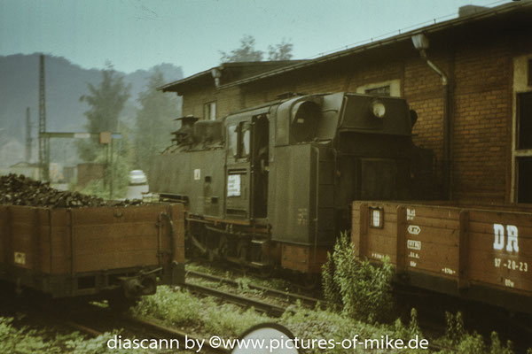 abgestellte Lok nebem dem Lokschuppen in Freital-Hainsberg ( vermutlich 1985 - 1987)