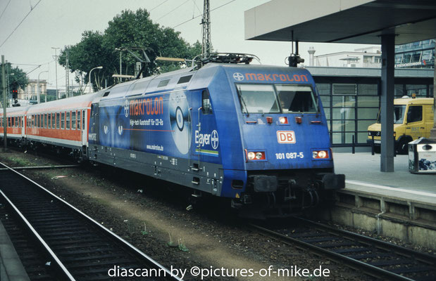 101 087 Makrolon am 05.9.2002 in Mannheim Hbf. mit RE 3329 Trier - Mannheim als Ersatz-IR