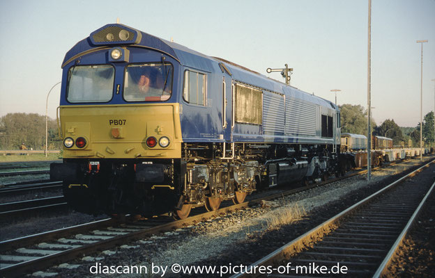 ERS PB07 (später ERS 6601) am 30.9.2002 in Germersheim mit Zug 46419.  EMD 2001, Fabriknummer 20008254-9.