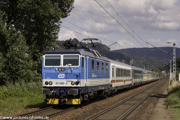 371 003 am 26.6.2016 in Krippen mit EC 172 Budapest - Hamburg