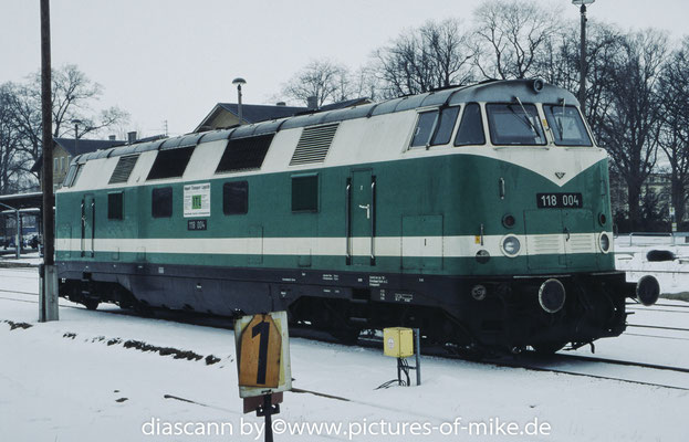 ITL 118 004 am 11.2.2003 in Neustadt/Sachsen für den Winterdienst abgestellt. LOB 275111, 1965 / ex 118 124