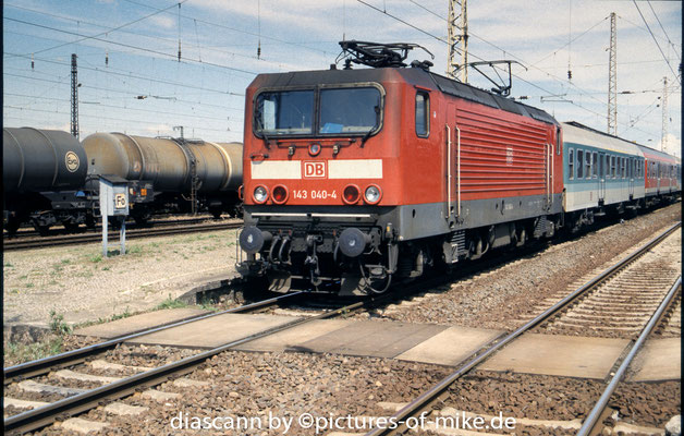 143 040 am 29.05.2002 mit RB 27711 Leipzig - Weißenfels in Großkorbetha