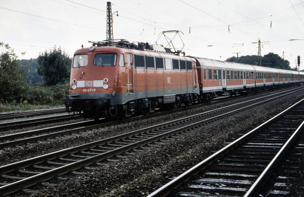 110 471 am 05.09.2002 in Wiesloch-Walldorf mit RB 23040 Karlsruhe - Saarbrücken