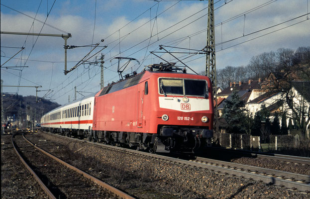120 152 am 25.01.2003 in Eisenach mit IC 2100 Frankfurt - Stralsund