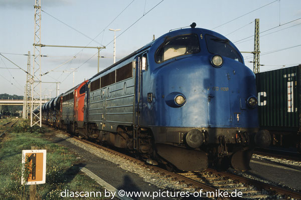 Eichholz V170 1138 + V170 1142 am 1.9.2004 mit einen Bauzug auf dem Güterbahnhof Pirna
