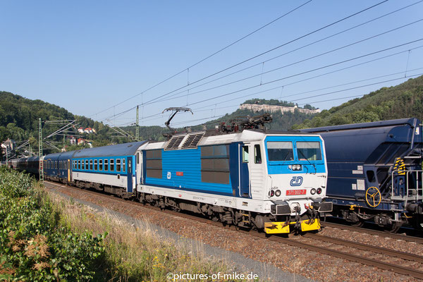 371 002 am 03.7.2015 in Königstein mit CNL 457 / IC 60457 Oberhausen- Prag