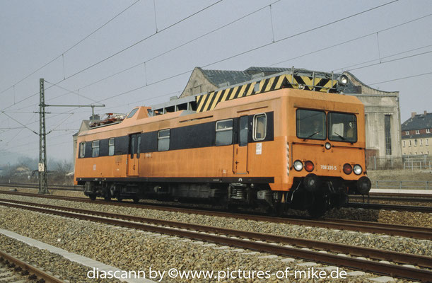 708 335 am 28.2.2003 in Pirna kurz vor der Eröffnung der neuen Fernbahngleise zwischen Dresden-Hbf. und Pirna