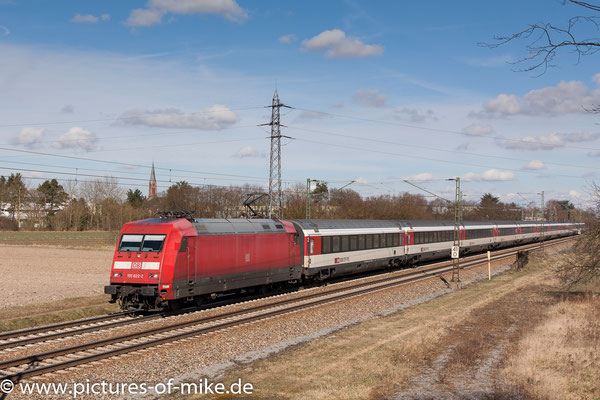101 022 am 5.3.2018 bei Graben-Neudorf mit EC 7 Hamburg-Altona - Interlaken-Ost