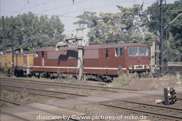 250 116 am 2.9.1991 abgestellt in Dresden-Hbf.