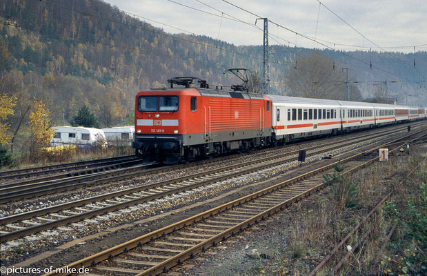 112 145-8 am 31.10.2002 in Königstein mit EC 178 "Carl Maria v. Weber" von Prag nach Hamburg