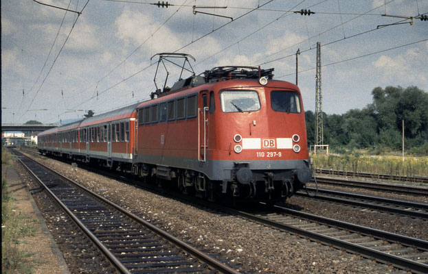 110 297 am 05.09.2002 in Wiesloch-Waldorf mit RB 23037 Merzig - Karlsruhe