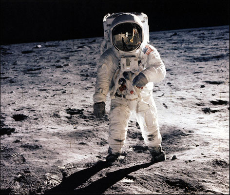 Эта фотография "Человек на Луне" была сделана 21 июля 1969 года астронавтом Нилом Армстронгом. 