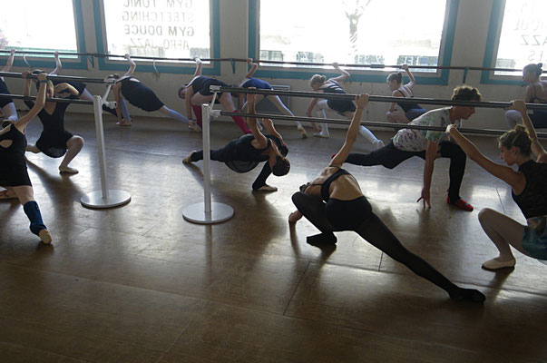 Cours de danse CLASSIQUE ados adultes le lundi 18h30 à 20h.