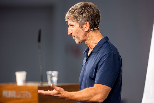 alt="Referent auf dem Gesundheits-Forum Nottwil 2025"