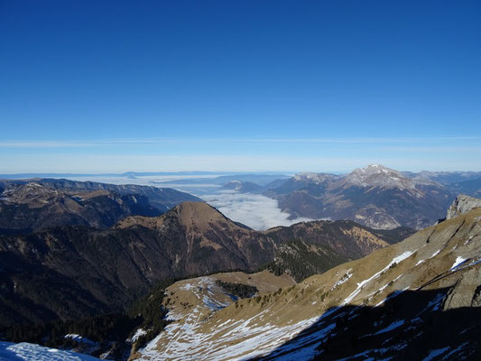 Lac d'Annecy sous la brume