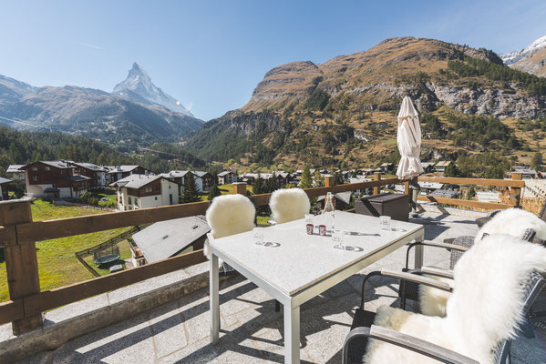Hang out and fill up your energy while relaxing on your terrace in the mountain valley of Zermatt.