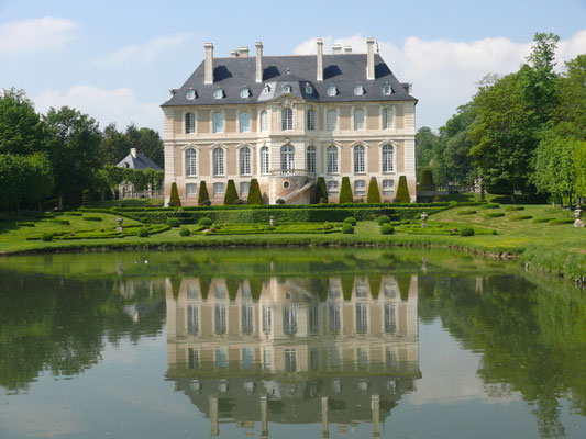 VENDEUVRE - Le chateau et son musée des miniatures - 26 km