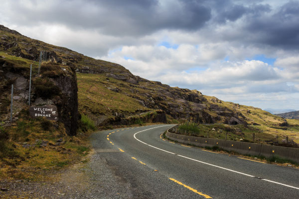 Straße durch die Berge Richtung Killarney