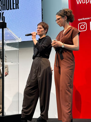 Emily Grunert (Literaturbüro NRW) und Birte Fritsch (Moderatorin)