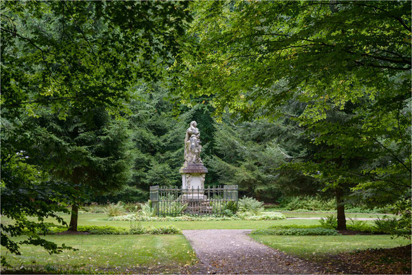 Schloßpark - Herzog Friedrich Denkmal
