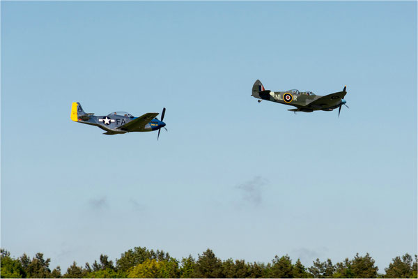 Mustang P-51 - Supermarine Spitfire MK IX