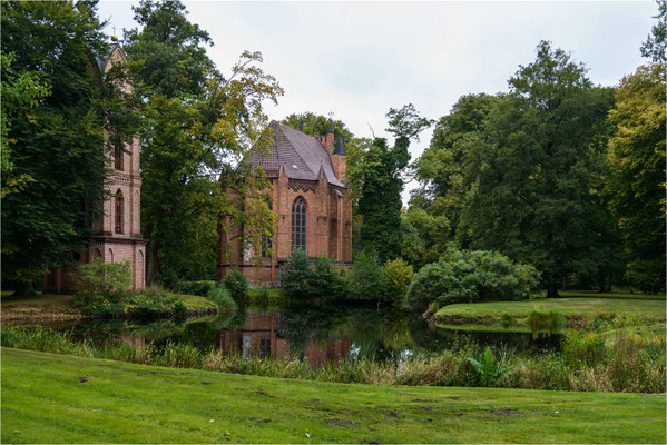 Schloßpark - Katholische Kirche