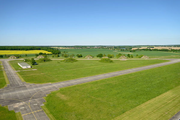 ehemalige Flugzeugshelter