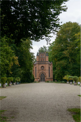 Schloßpark - Katholische Kirche