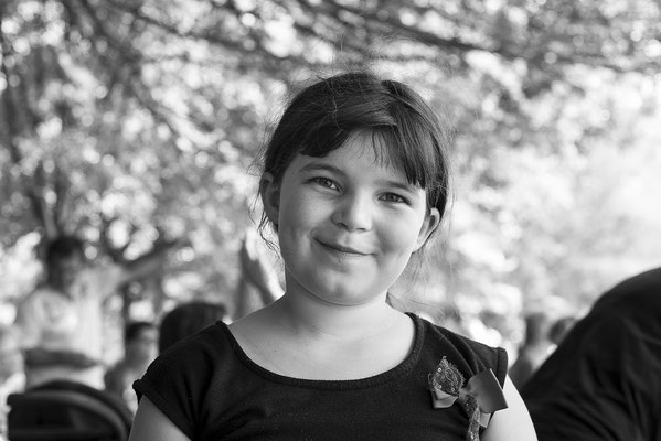 portrait enfant fille girl noir et blanc black and white photographe 44 49 85 pays de la loire loire-atlantique maine et loire vendée