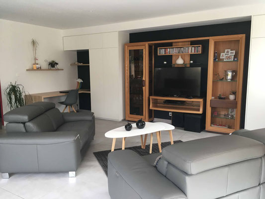 Rénovation et aménagement d'un salon avec meuble télévision dans le Finistère nord
