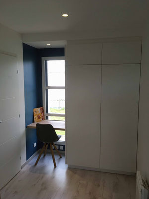 Rénovation et aménagement d'un petit bureau avec vue mer en Bretagne