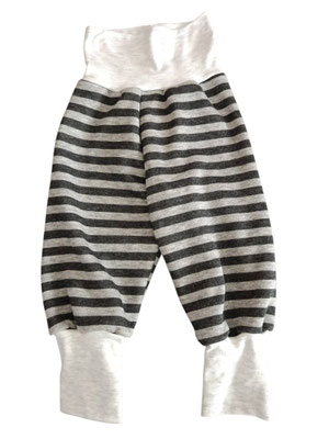 SaSch SelbstgefertigtesausSchwaben Selbstgefertigtes aus Schwaben Sarah Schäuble Handarbeit handmade selbstgemacht Hose Wohlfühlhose Mitwachshose Streifen gestreift