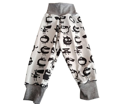 SaSch SelbstgefertigtesausSchwaben Selbstgefertigtes aus Schwaben Sarah Schäuble Handarbeit handmade selbstgemacht Hose Wohlfühlhose Mitwachshose Monster