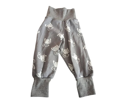 SaSch SelbstgefertigtesausSchwaben Selbstgefertigtes aus Schwaben Sarah Schäuble Handarbeit handmade selbstgemacht Hose Wohlfühlhose Mitwachshose Affe