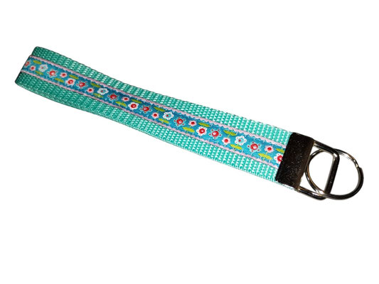 SaSch SelbstgefertigtesausSchwaben Selbstgefertigtes aus Schwaben Sarah Schäuble Handarbeit handmade selbstgemacht Schlüsselband Schlüsselanhänger Blume Blumen 