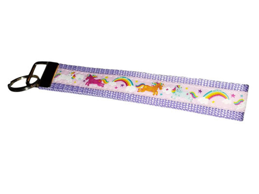 SaSch SelbstgefertigtesausSchwaben Selbstgefertigtes aus Schwaben Sarah Schäuble Handarbeit handmade selbstgemacht Schlüsselband Schlüsselanhänger Einhorn Einhörner Unicorn Pferd Pferde Regenbogen Rainbow