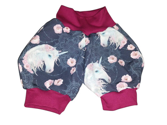 SaSch SelbstgefertigtesausSchwaben Selbstgefertigtes aus Schwaben Sarah Schäuble Handarbeit handmade selbstgemacht Shorts Hose Einhorn Einhörner Unicorn