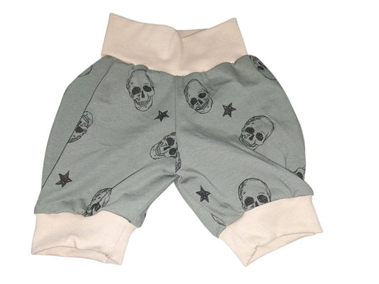 SaSch SelbstgefertigtesausSchwaben Selbstgefertigtes aus Schwaben Sarah Schäuble Handarbeit handmade selbstgemacht Shorts Hose Totenkopf Totenköpfe Scull Sculls