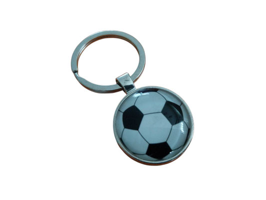 SaSch SelbstgefertigtesausSchwaben Selbstgefertigtes aus Schwaben Sarah Schäuble Handarbeit handmade selbstgemacht Schlüsselanhänger Cabochon Fußball